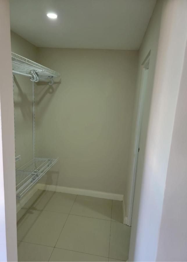 Impeccable 2-Br Apartment-Ornella Villa At Bayfront Villa بورتمور المظهر الخارجي الصورة